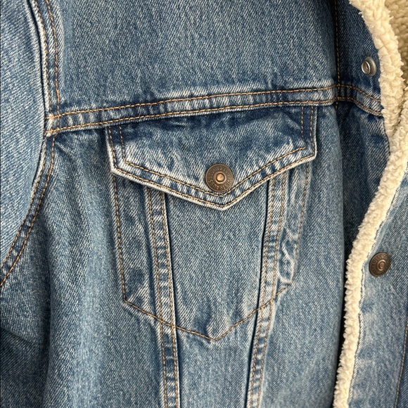 Levi's Denim Jacket with Sherpa Lining XL - Picture 5 of 8